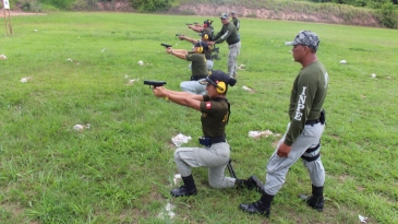 Agentes Penitenciarios del EP. Pucallpa reciben reentrenamiento en uso de armas y tiro real