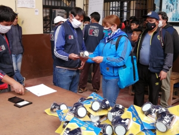 Internos reciben equipos de protección por reinicio de labores en talleres productivos