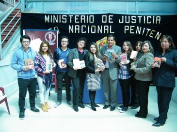 Donan libros a penal Mujeres Concepción