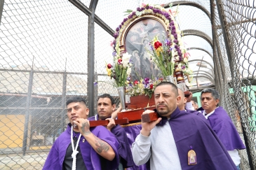 Internos del EP Castro Castro participaron en procesión del Señor de los Milagros