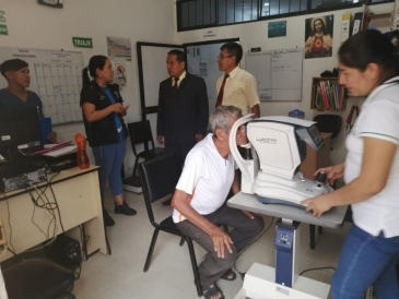 Internos se benefician con campaña de salud visual