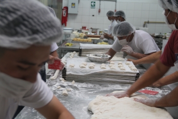 Panes y pasteles producen en penal Lurigancho