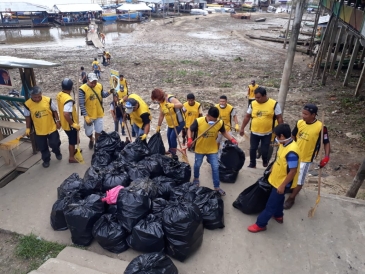 Medio libre de Iquitos participa en limpieza del Puerto de Bellavista