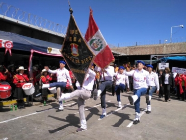 Internos de los penales de Arequipa y Tacna desfilaron por aniversario patrio