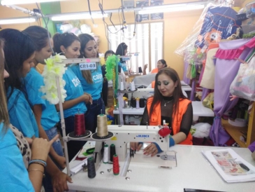 Candidatas a &quot;Reina de la Ciudad 2019&quot; visitaron penal de Mujeres Arequipa