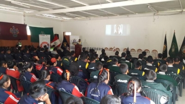 Escolares participan de charla de prevención de delito