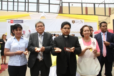 Doscientos mil rosarios elaborados por internos