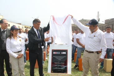 Inauguran campo deportivo en el penal de Lurigancho