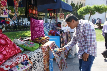 INPE Realiza feria por el Día de la Madre