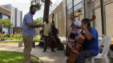 Internos del EP Callao en taller de verano musical