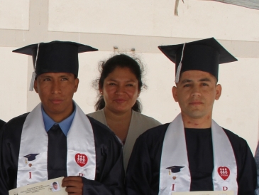 MAESTRA DEL INPE PROFUNDIZA  CURSOS CON ALUMNOS IRFA DURANTE LA SEMANA