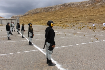 Agentes de seguridad del EP Cochamarca fortalecen conocimientos en uso de armas