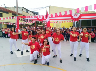 Muestran lo mejor de su tratamiento con desfile cívico