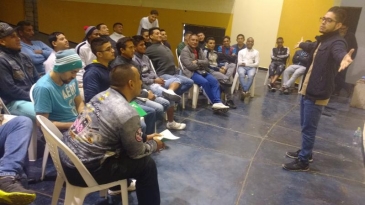 Internos inician clases de música