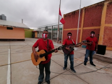 Internos del penal de Tumbes cantan al Perú por Fiestas Patrias
