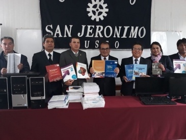 Penal de Cusco recibe donación de libros