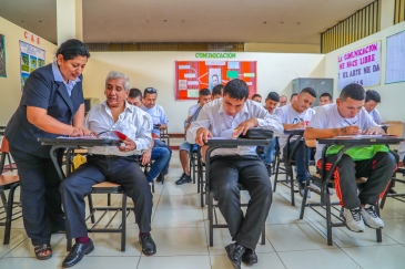 Inician año escolar en penal Lurigancho con violinistas y reconocimiento a los más esforzados