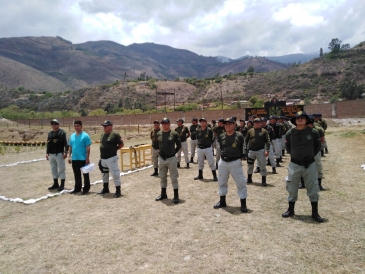 Agentes de seguridad se reentrenan en armas de fuego