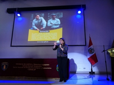 Ministra participa en conferencia en el Cenecp