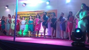 Internas lucieron trajes en Miss Vendimia penal Ica