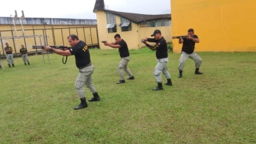 Personal del penal de Iquitos participa en curso de seguridad