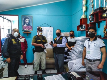 Internos del penal de Ayacucho confeccionan 8 mil mascarillas reusables