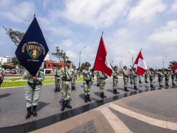 Desfile cívico por el 35 aniversario del INPE
