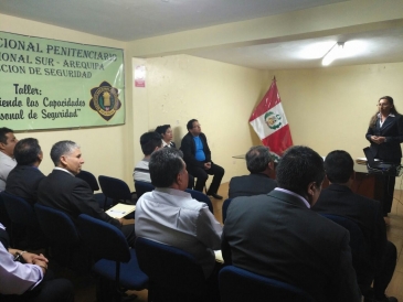 Jefes de seguridad y alcaides de Arequipa reciben capacitación
