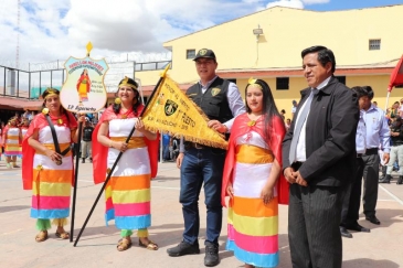 Pabellón de mujeres gana desfile cívico patriótico en el penal de Ayacucho
