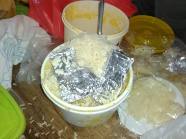 Camuflado en comida y papel higiénico mujeres pretenden ingresar celulares
