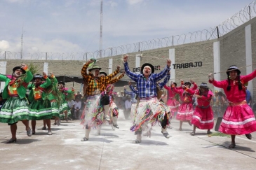 Internos del EP Huancayo participan en concurso de danzas