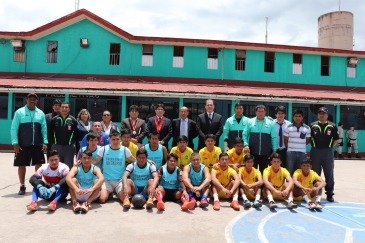 Equipo profesional de futbol jugó partido con internos en EP Ayacucho