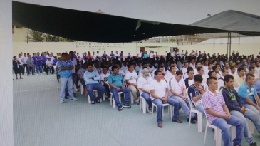 Monseñor bendice a internos de Piura