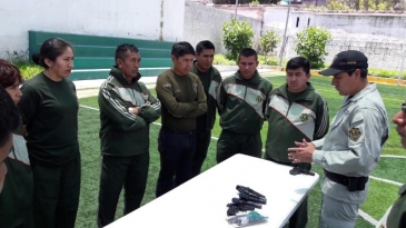 Capacitan a armeros de la Oficina Regional Sur Arequipa