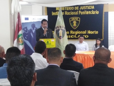 Servidores participan en taller de derechos humanos