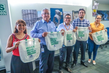Internas elaboran bolsas ecológicas para Aceros Arequipa