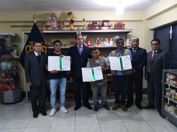 Región Junín certifica a internos emprendedores de 6 penales