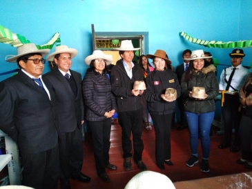 Internos del penal Sicuani fabrican sombreros