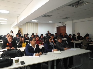 Especialistas participan en taller de ideas de negocios