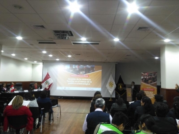 Servidores participan en seminario de gestión de violencia familiar