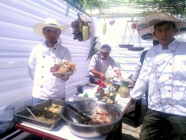 Internos presentan feria gastronómica en EP Arequipa