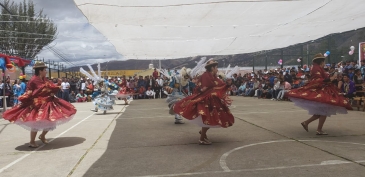 Internos participan en concurso de danzas