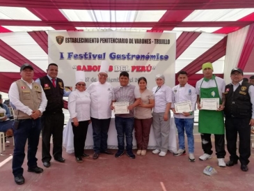 Internos participan en festival gastronómico