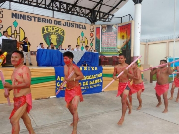 Realizan Concurso de danzas en penal Pucallpa