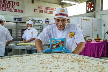 INPE presentó turrones &quot;SAN MIGUELITO” de venta en tienda Paschi