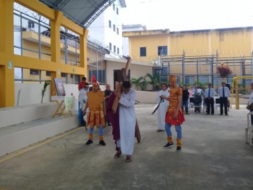 Internos escenifican el Vía Crucis en el EP Pampas de Sananguillo