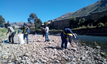 Mas de 100 liberados y sentenciados participan de campaña de limpieza pública del río ICHU