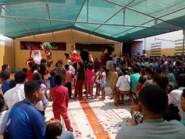 Servidores penitenciarios celebran navidad a niños