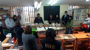 Internos del EP Cusco Varones reciben donación de cuadernos y libros