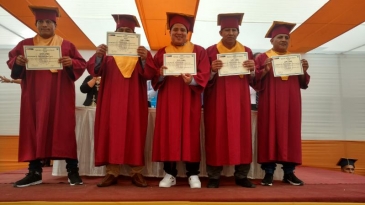 Invitados se emocionaron con graduación de familiares internos